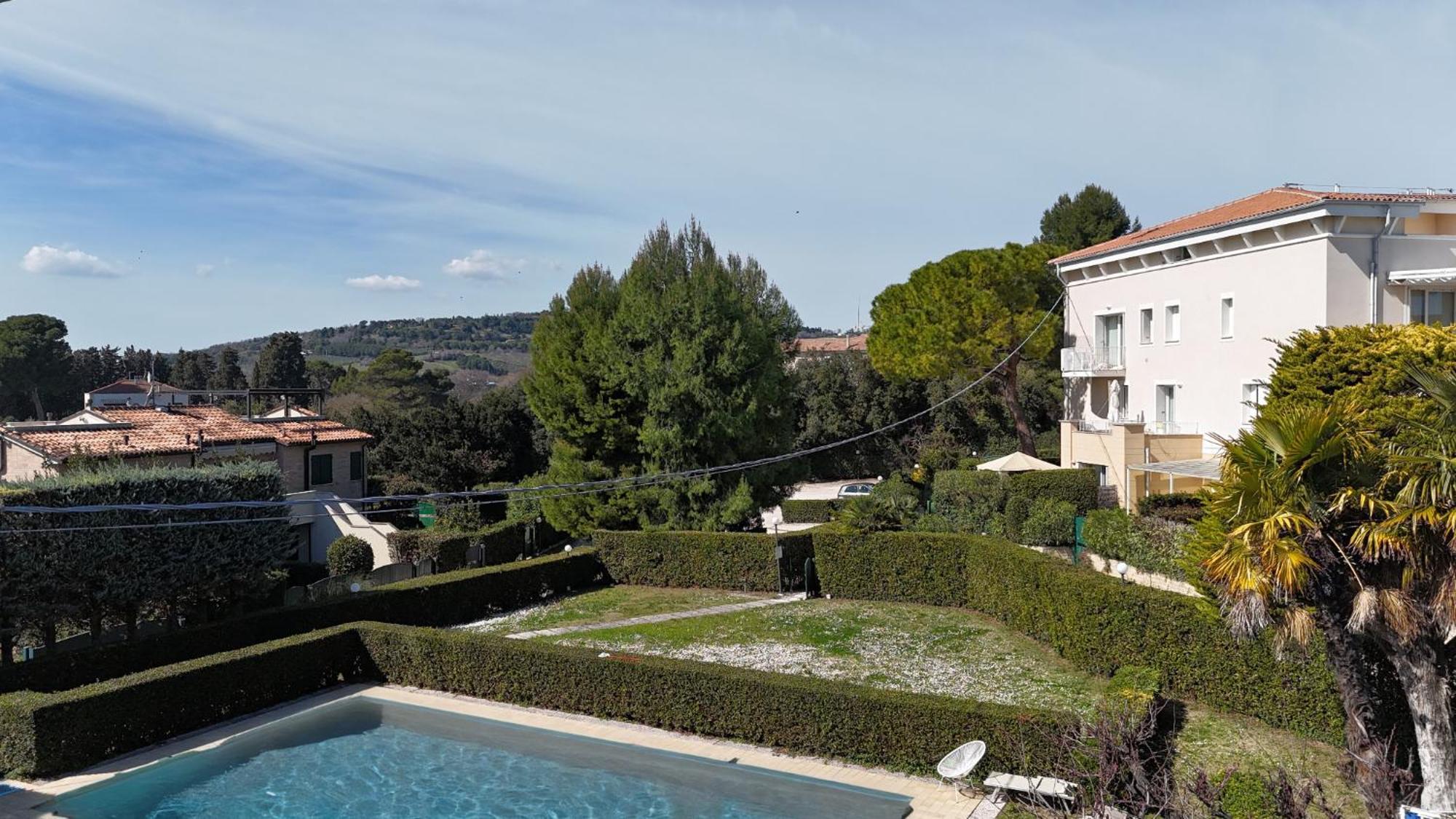 N185 - Numana, Meraviglioso Trilocale Con Terrazzo E Piscina Exterior foto